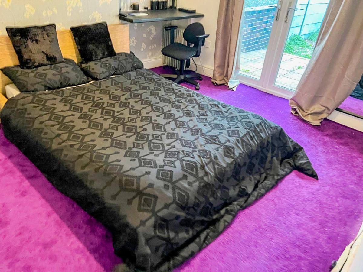 Bed and Breakfast Wolves Living à Bushbury Extérieur photo
